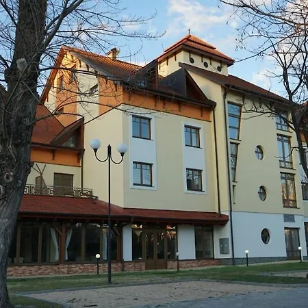 Appartement Luxusny Pri Jazere - Free Parking *